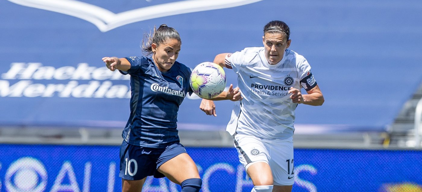 Debinha y Christine Sinclair en un un duelo de balón. Fuente de la imagen SBI Sports